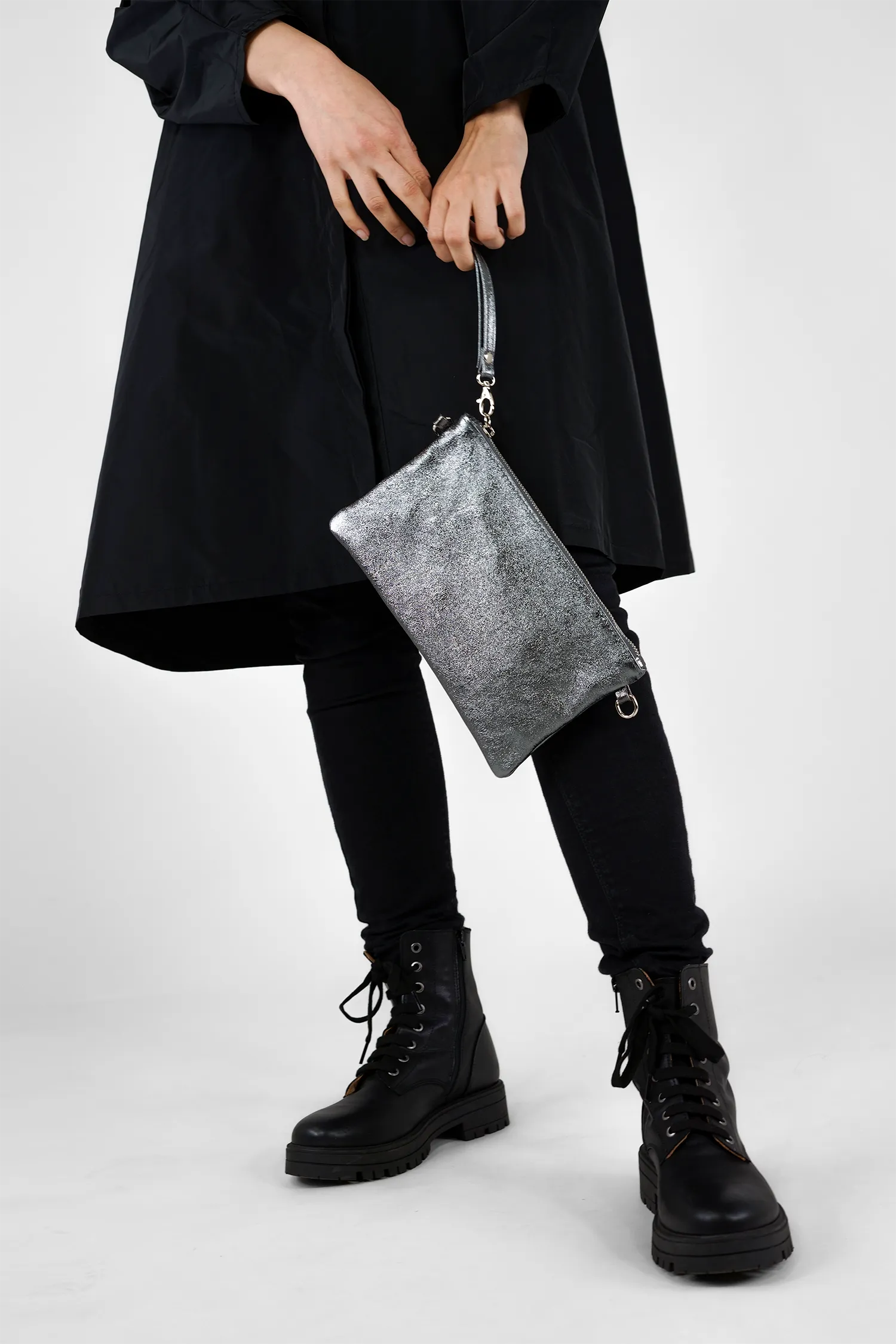 Lederclutch KAIA in Glanz-Optik